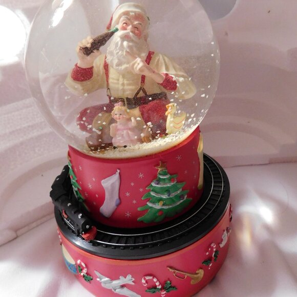 COPY - Hallmark Coca-Cola Santa Musical Snow Globe Train - Picture 2 of 13